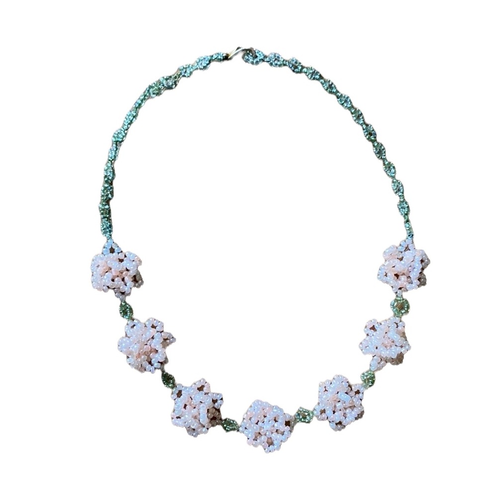 Peach roses bead necklace.